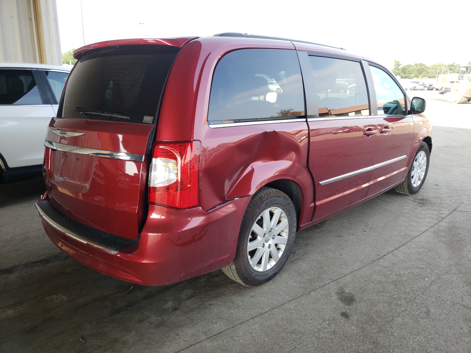Photo 4 from auction – 2014 CHRYSLER TOWN & COU with VIN 2C4RC1BG2ER134147