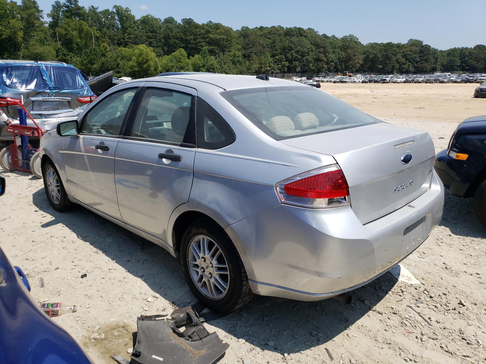Photo 3 from auction – 2011 FORD FOCUS SE with VIN 1FAHP3FN3BW118956