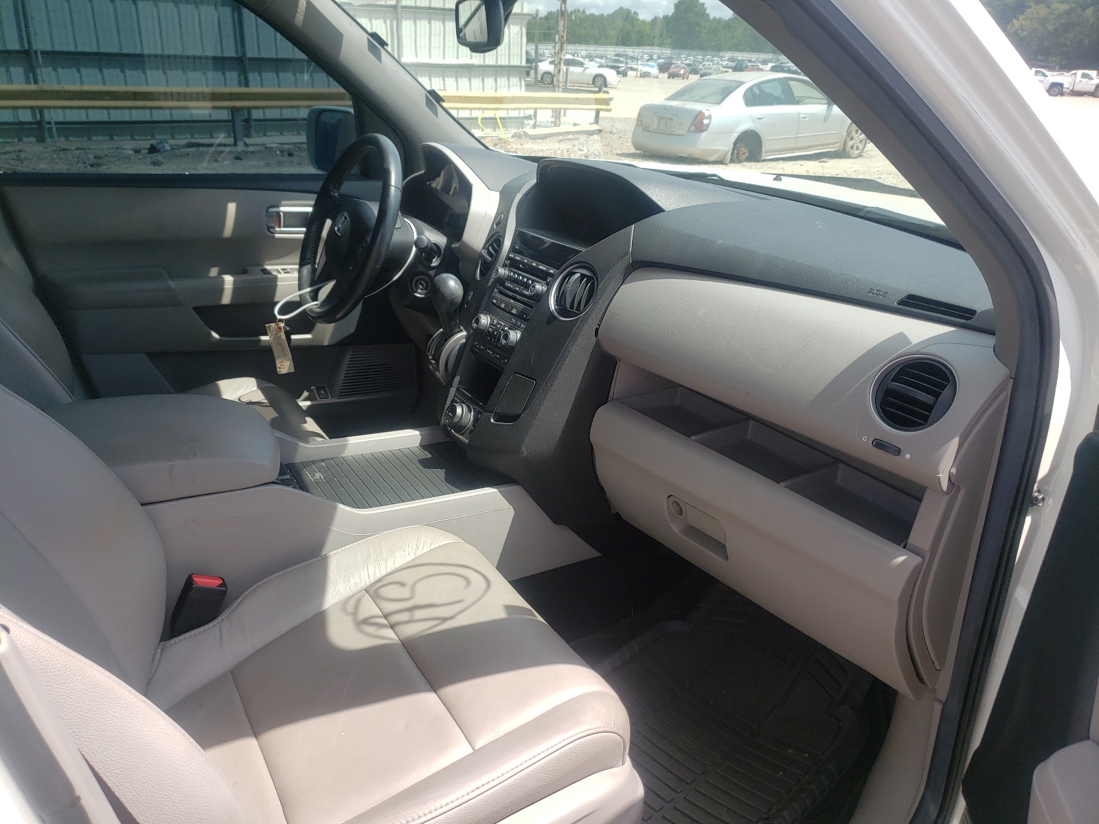 Photo 5 from auction – 2013 HONDA PILOT TOUR with VIN 5FNYF4H92DB039305