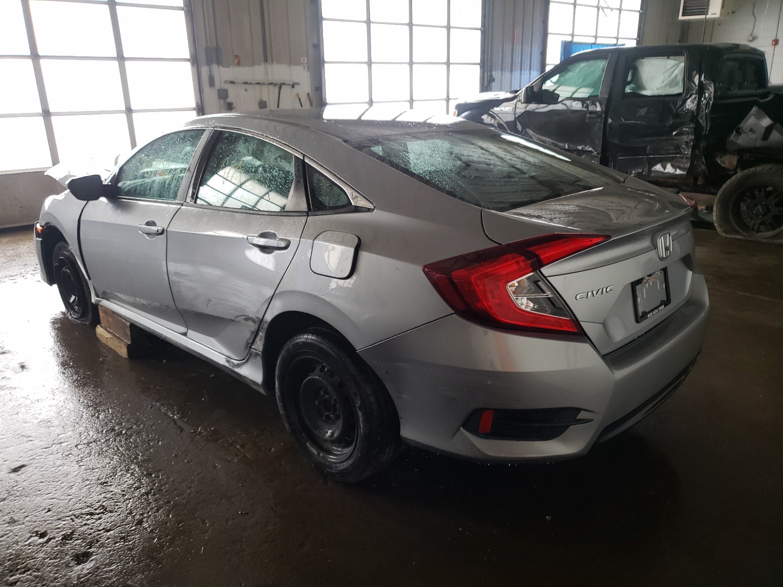 Photo 3 from auction – 2016 HONDA CIVIC LX with VIN 19XFC2F58GE047729