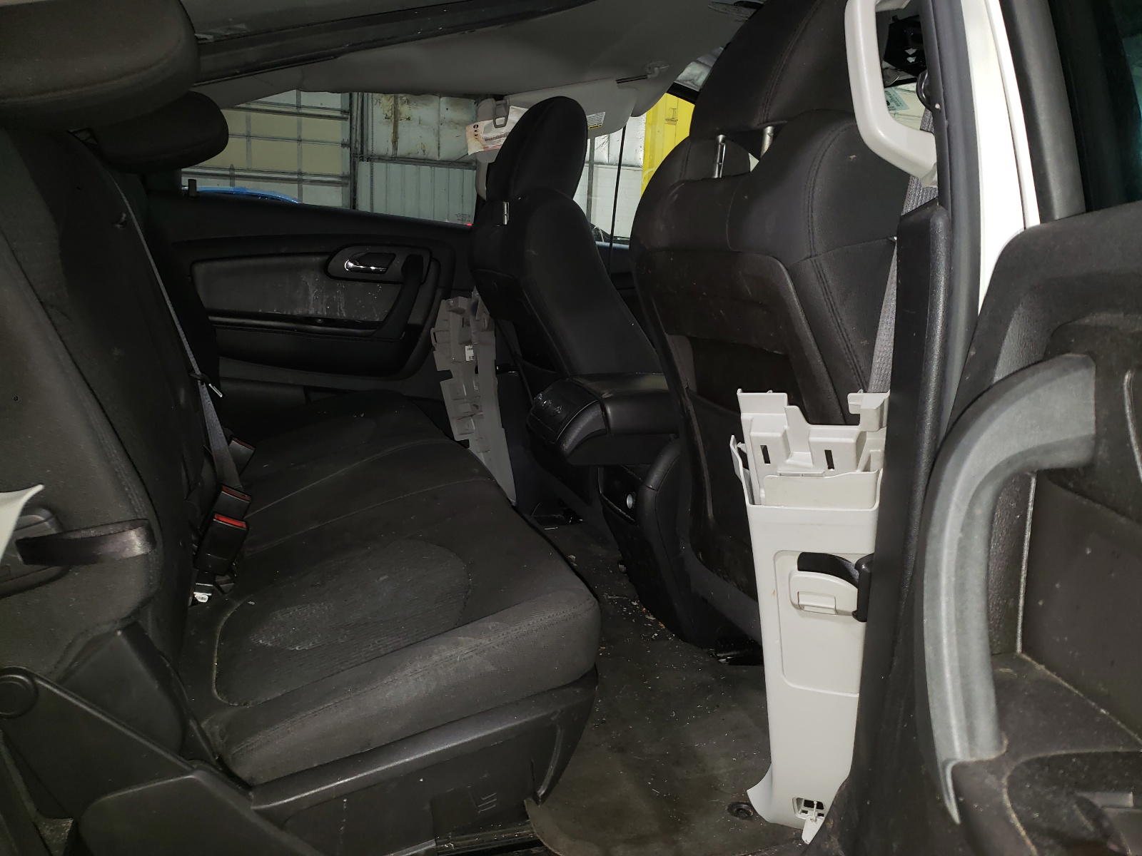 Photo 6 from auction – 2011 CHEVROLET TRAVERSE L with VIN 1GNKRGED8BJ199404