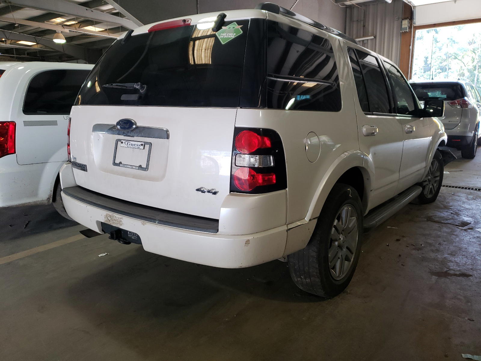 Photo 4 from auction – 2010 FORD EXPLORER L with VIN 1FMEU7FE8AUA01392