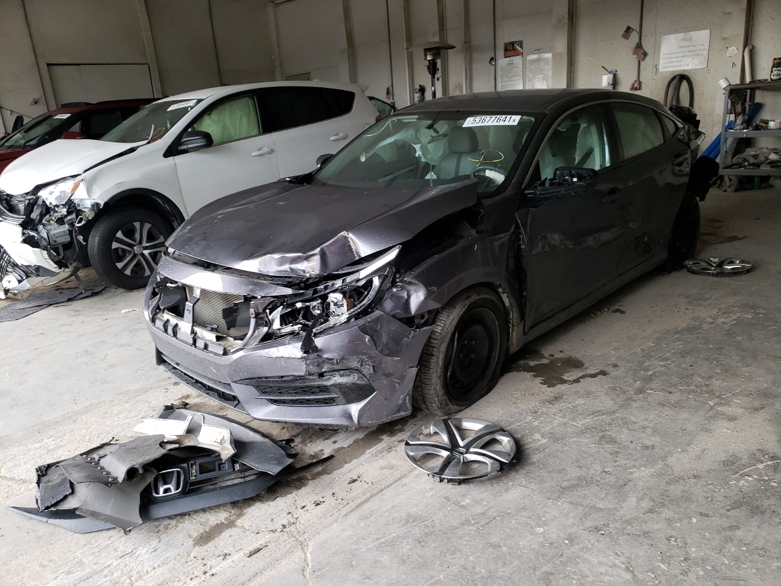 Zdjęcie 2 z aukcji – 2017 HONDA CIVIC LX z VIN 19XFC2F53HE021198