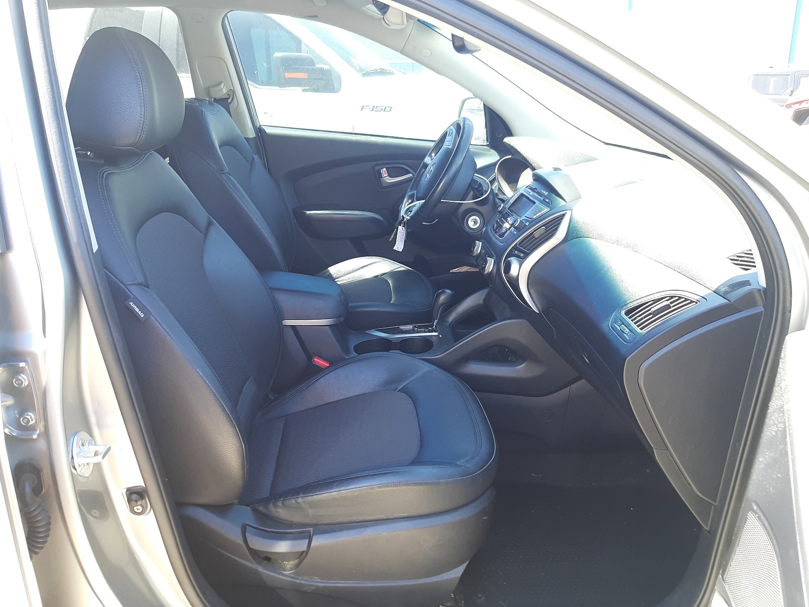 Photo 5 from auction – 2012 HYUNDAI TUCSON GLS with VIN KM8JU3AC3CU357443