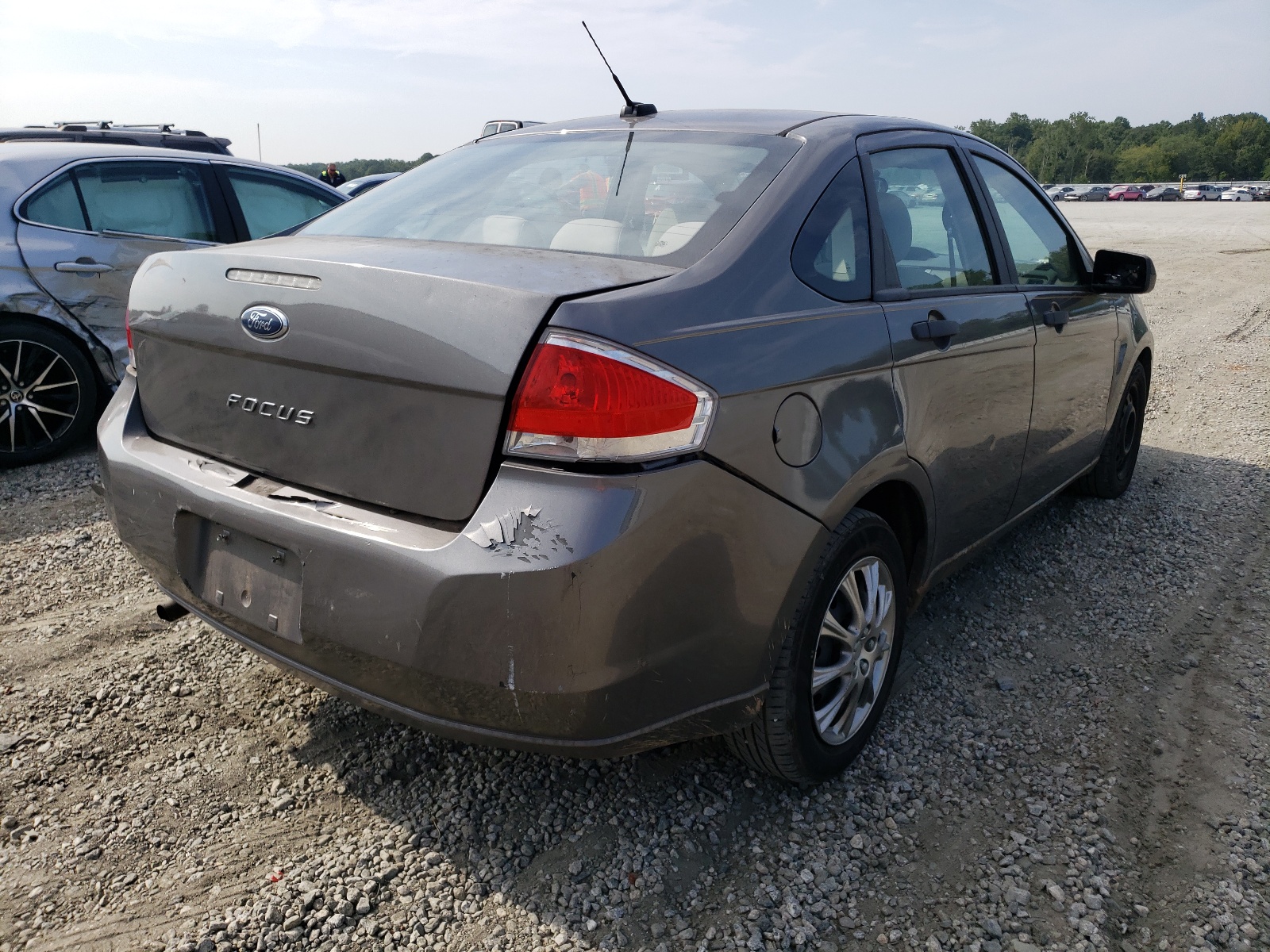 Photo 4 from auction – 2010 FORD FOCUS S with VIN 1FAHP3EN7AW277379