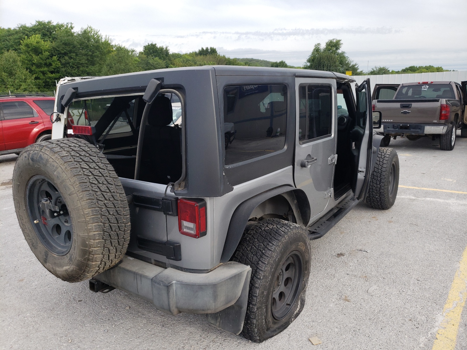 Photo 4 from auction – 2016 JEEP WRANGLER U with VIN 1C4BJWDG6GL329214