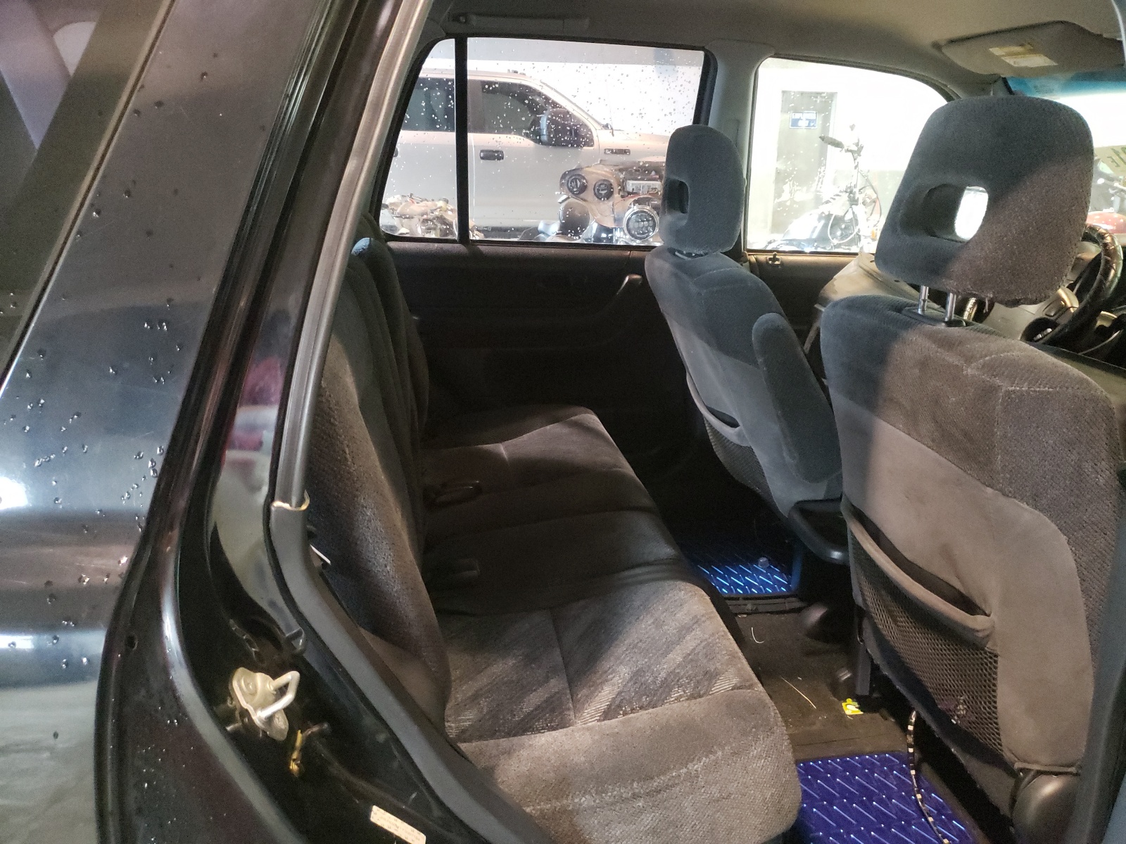 Photo 6 from auction – 2000 HONDA CR-V LX with VIN JHLRD2841YS007184