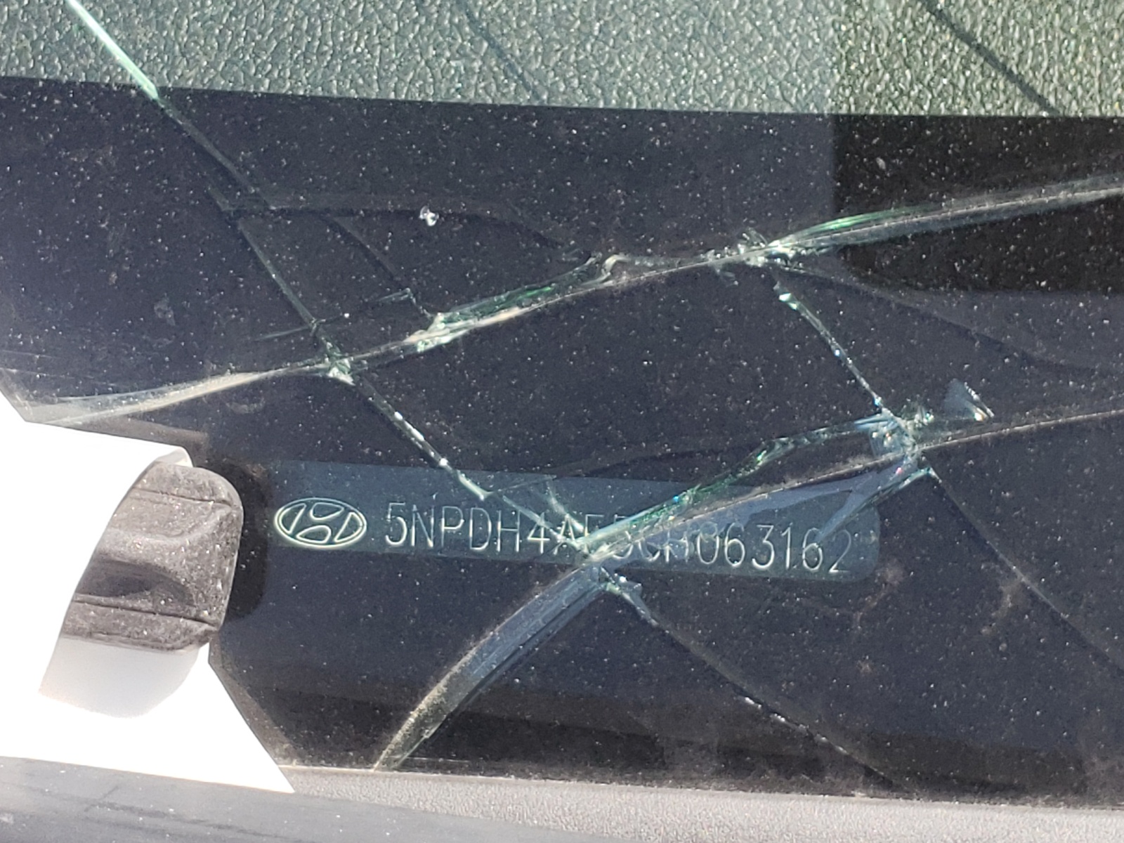 Photo 10 from auction – 2012 HYUNDAI ELANTRA GL with VIN 5NPDH4AE5CH063162