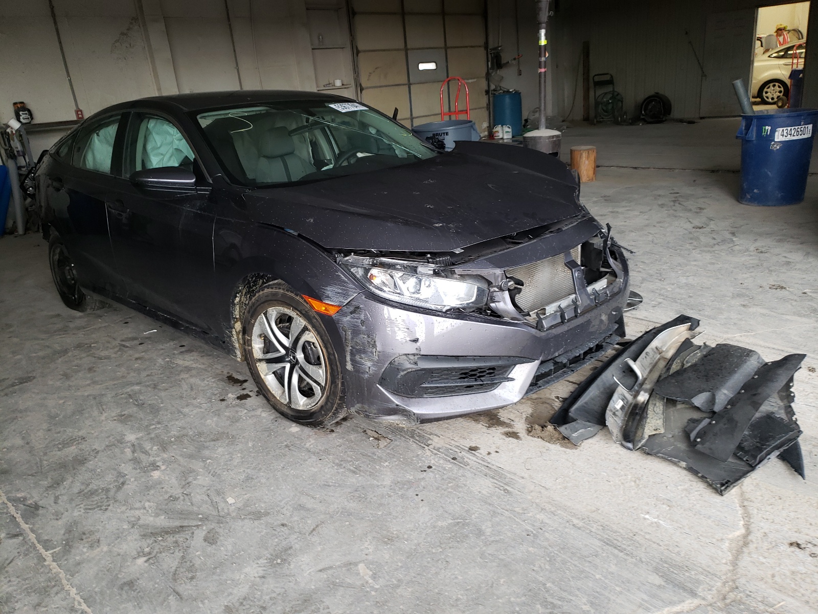 Zdjęcie 1 z aukcji – 2017 HONDA CIVIC LX z VIN 19XFC2F53HE021198