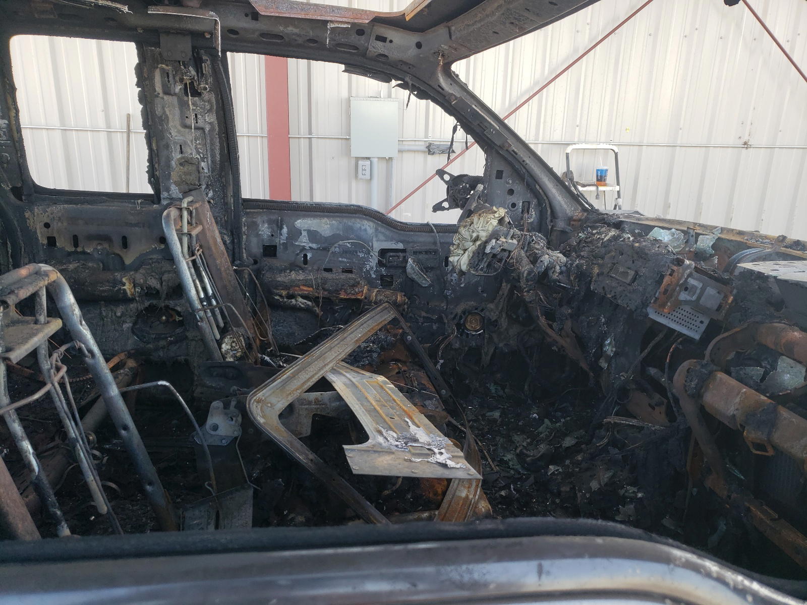 Photo 5 from auction – 2005 FORD F150 with VIN 1FTPX14595FA90405