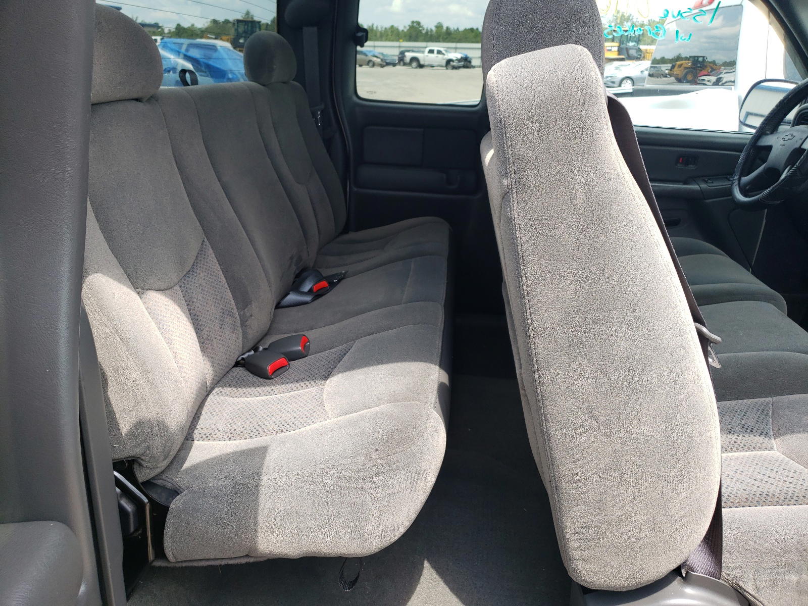 Photo 6 from auction – 2004 CHEVROLET SILVERADO with VIN 2GCEC19T441432164