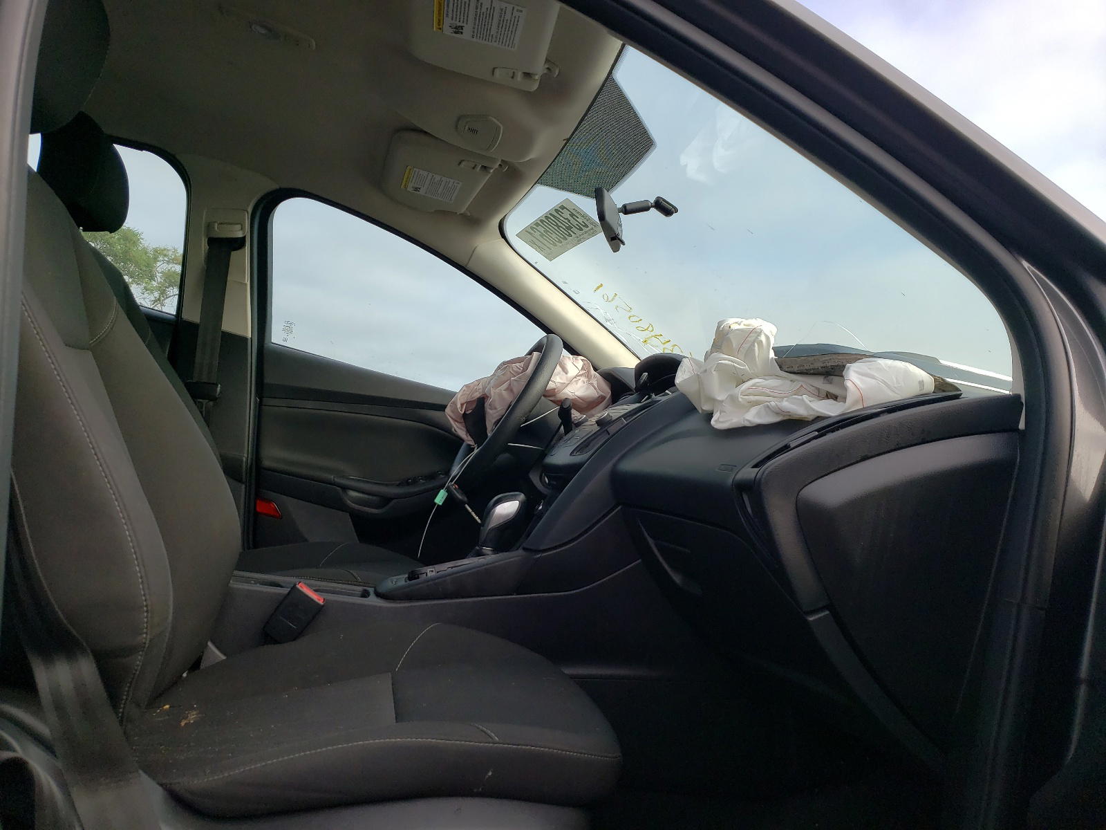 Photo 5 from auction – 2015 FORD FOCUS SE with VIN 1FADP3F24FL259997