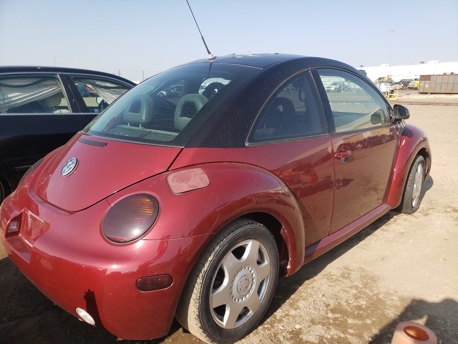 Photo 4 from auction – 2001 VOLKSWAGEN NEW BEETLE with VIN 3VWCB21C71M464829