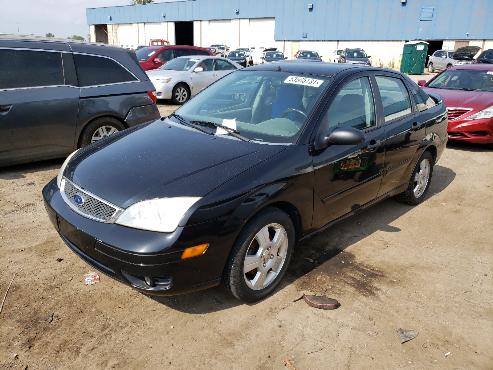 Photo 2 from auction – 2005 FORD FOCUS ZX4 with VIN 1FAFP34N15W291731