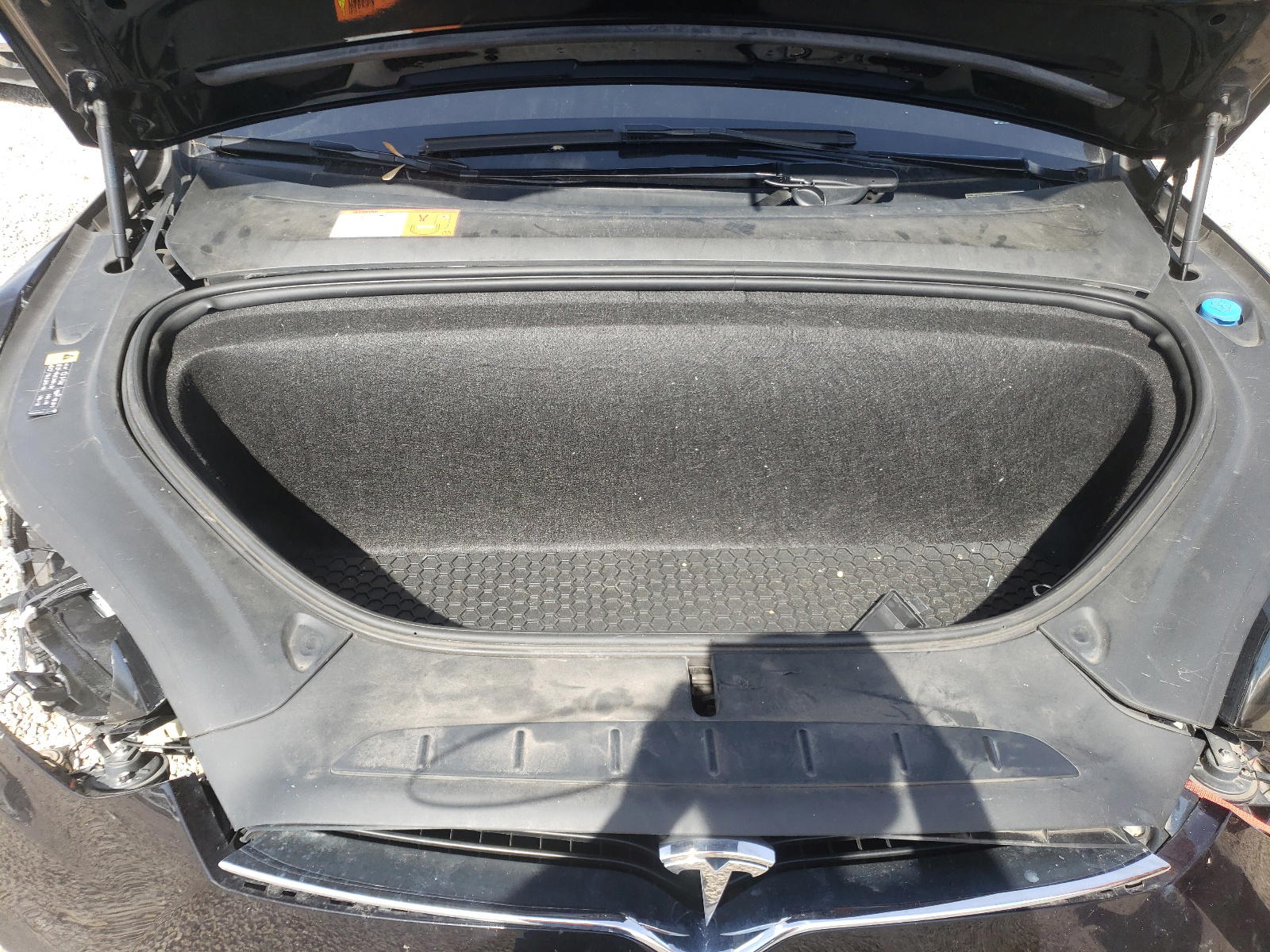 Photo 7 from auction – 2016 TESLA MODEL X with VIN 5YJXCBE47GF003728