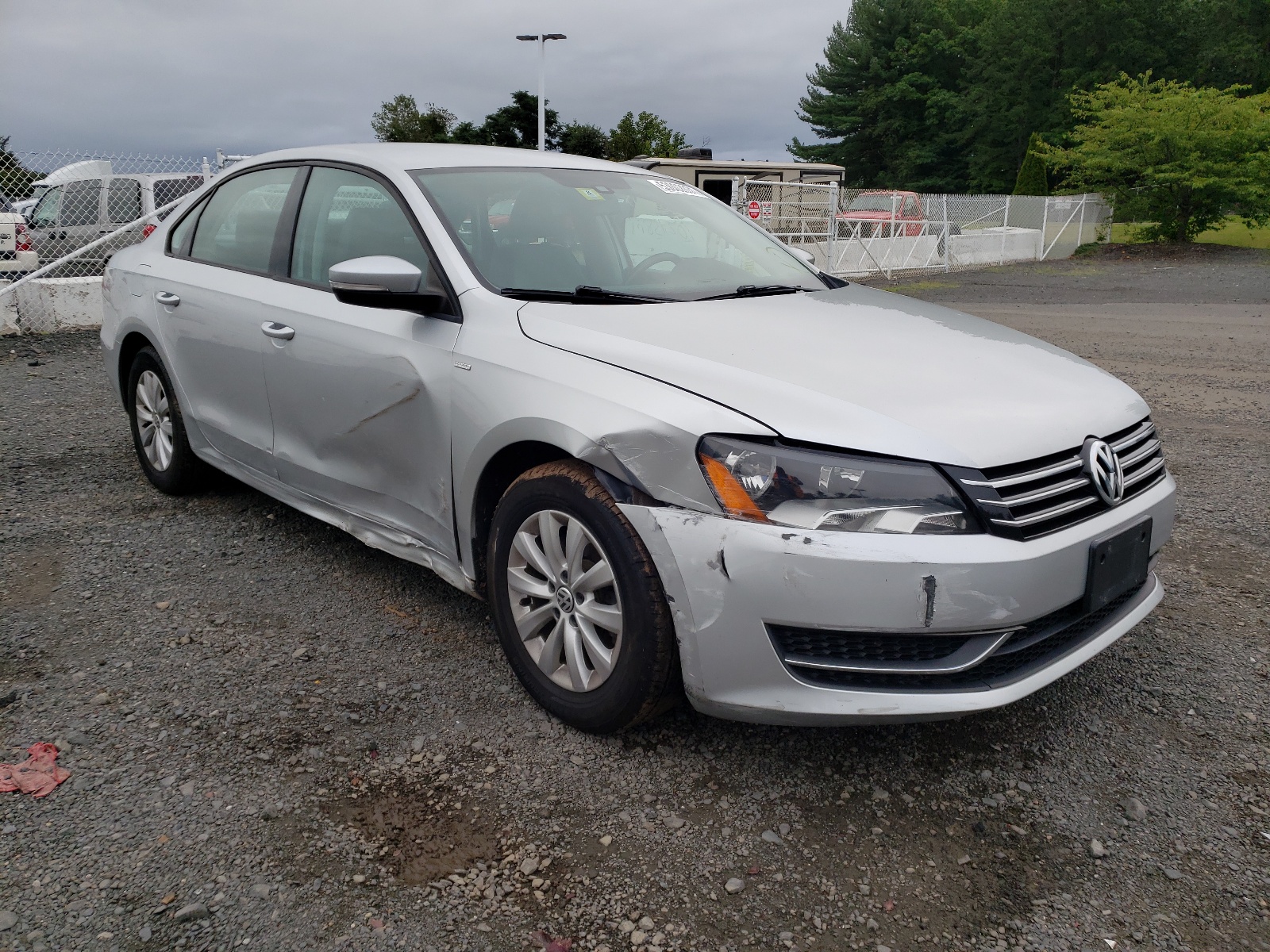 Photo 1 from auction – 2015 VOLKSWAGEN PASSAT S with VIN 1VWAT7A3XFC045626