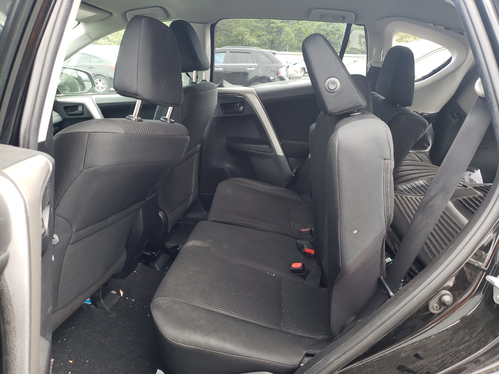 Photo 6 from auction – 2018 TOYOTA RAV4 LE with VIN 2T3BFREV8JW805774