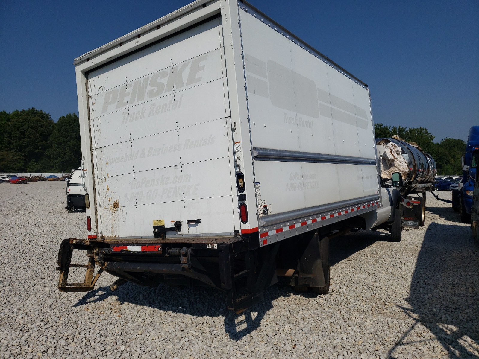 Photo 4 from auction – 2016 FORD F450 SUPER with VIN 1FDUF4GY6GEB89085