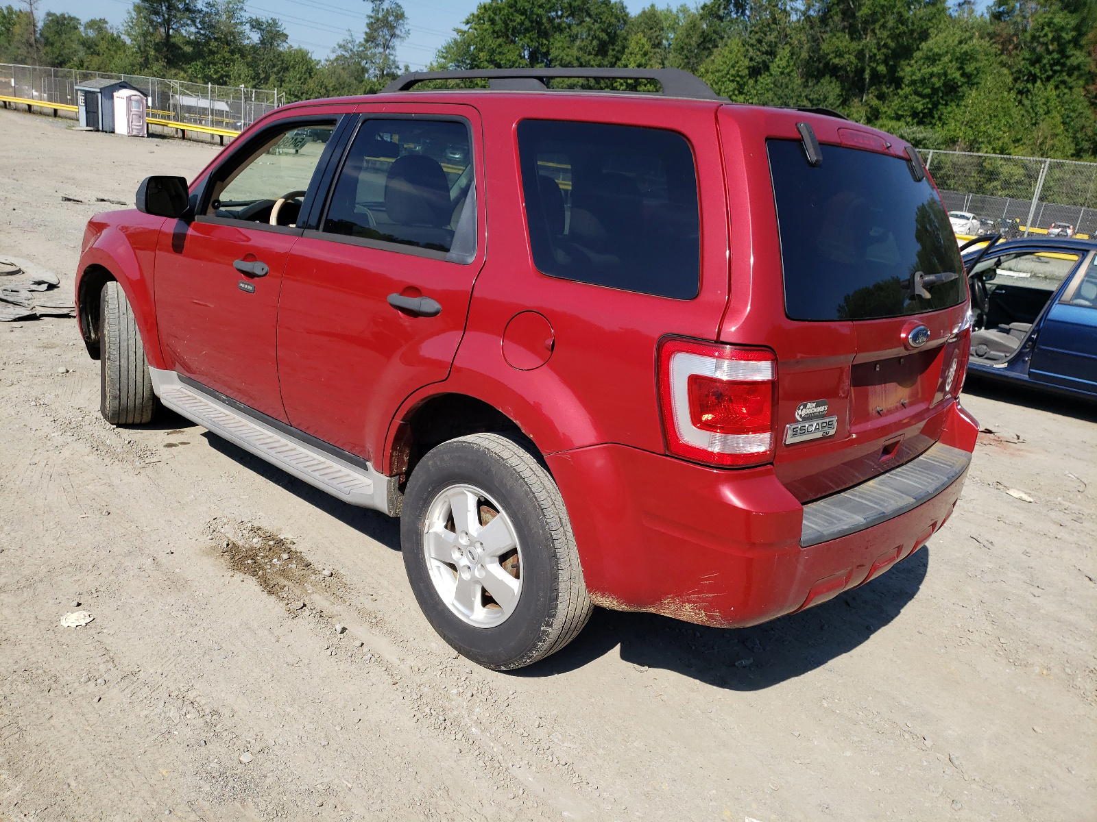 Photo 3 from auction – 2010 FORD ESCAPE with VIN 1FMCU9D71AKD16215
