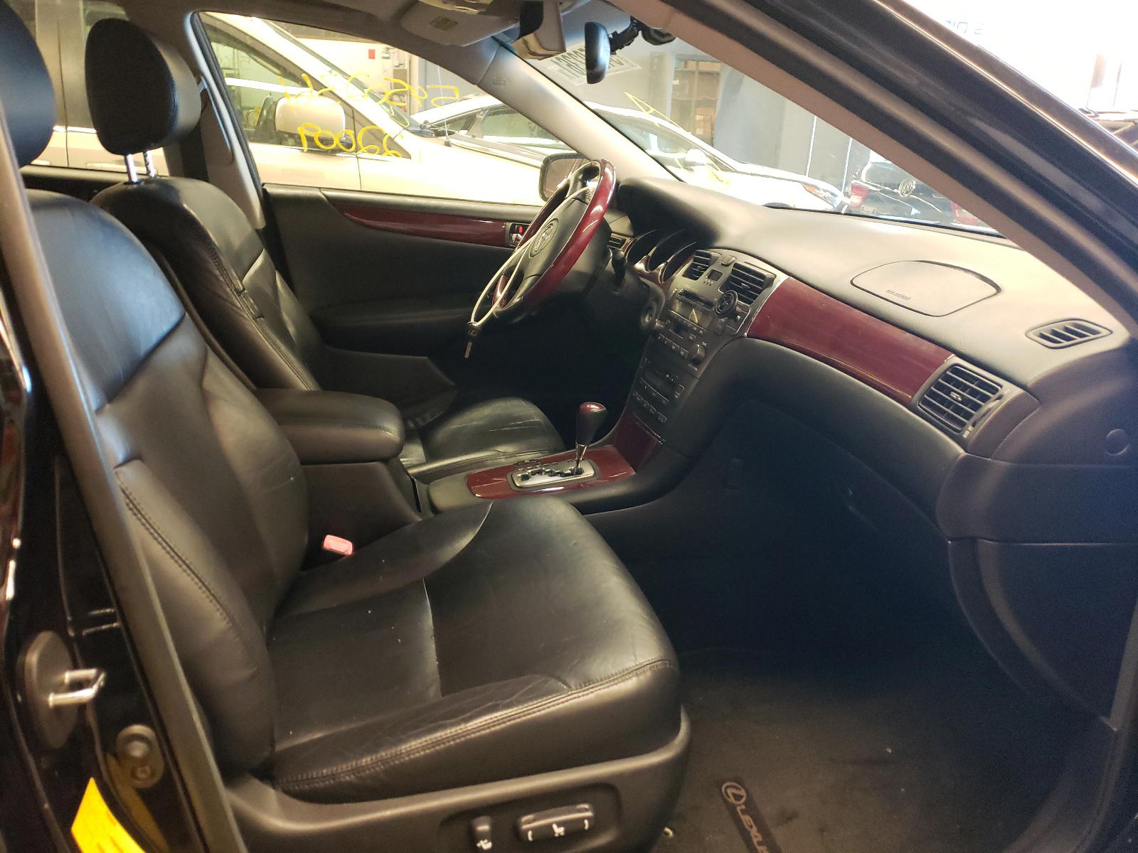 Photo 5 from auction – 2004 LEXUS ES 330 with VIN JTHBA30G145024965
