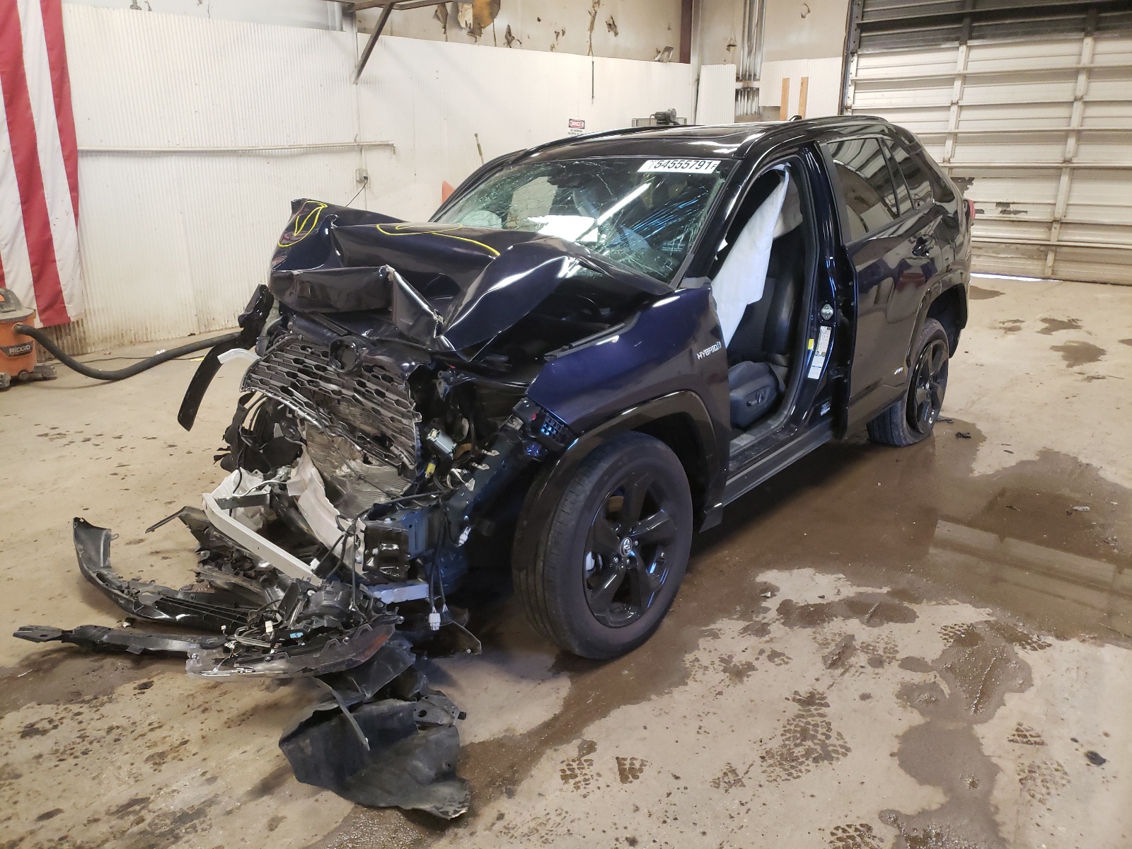 Photo 2 from auction – 2020 TOYOTA RAV4 XSE with VIN 2T3EWRFVXLW074005