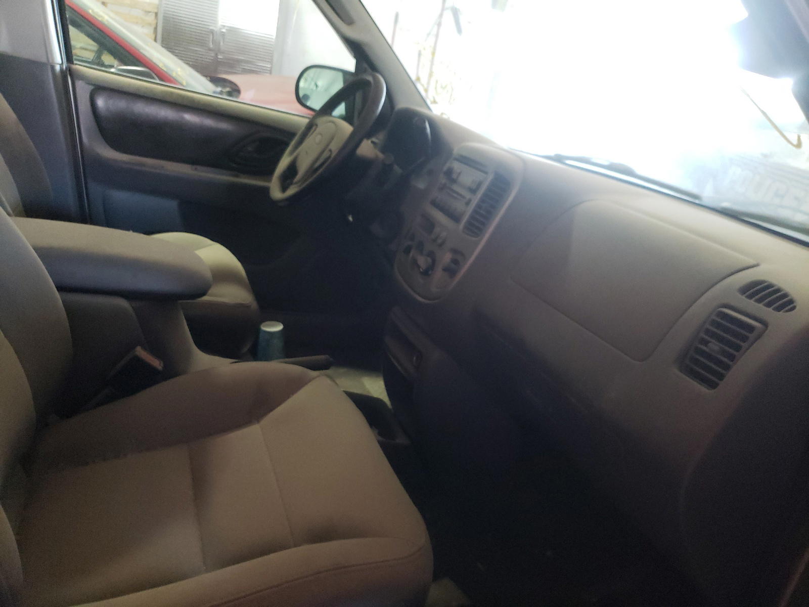 Photo 5 from auction – 2003 FORD ESCAPE XLT with VIN 1FMCU93133KA80246