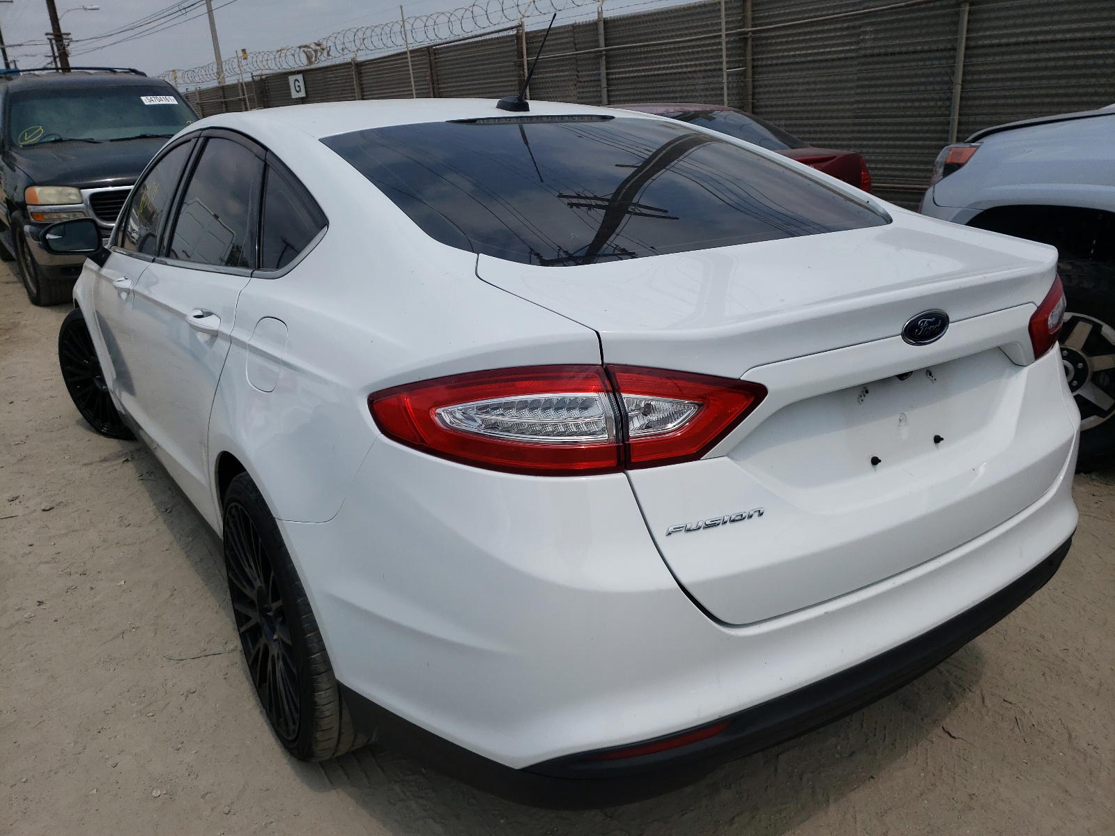 Photo 3 from auction – 2016 FORD FUSION S with VIN 3FA6P0G74GR367685