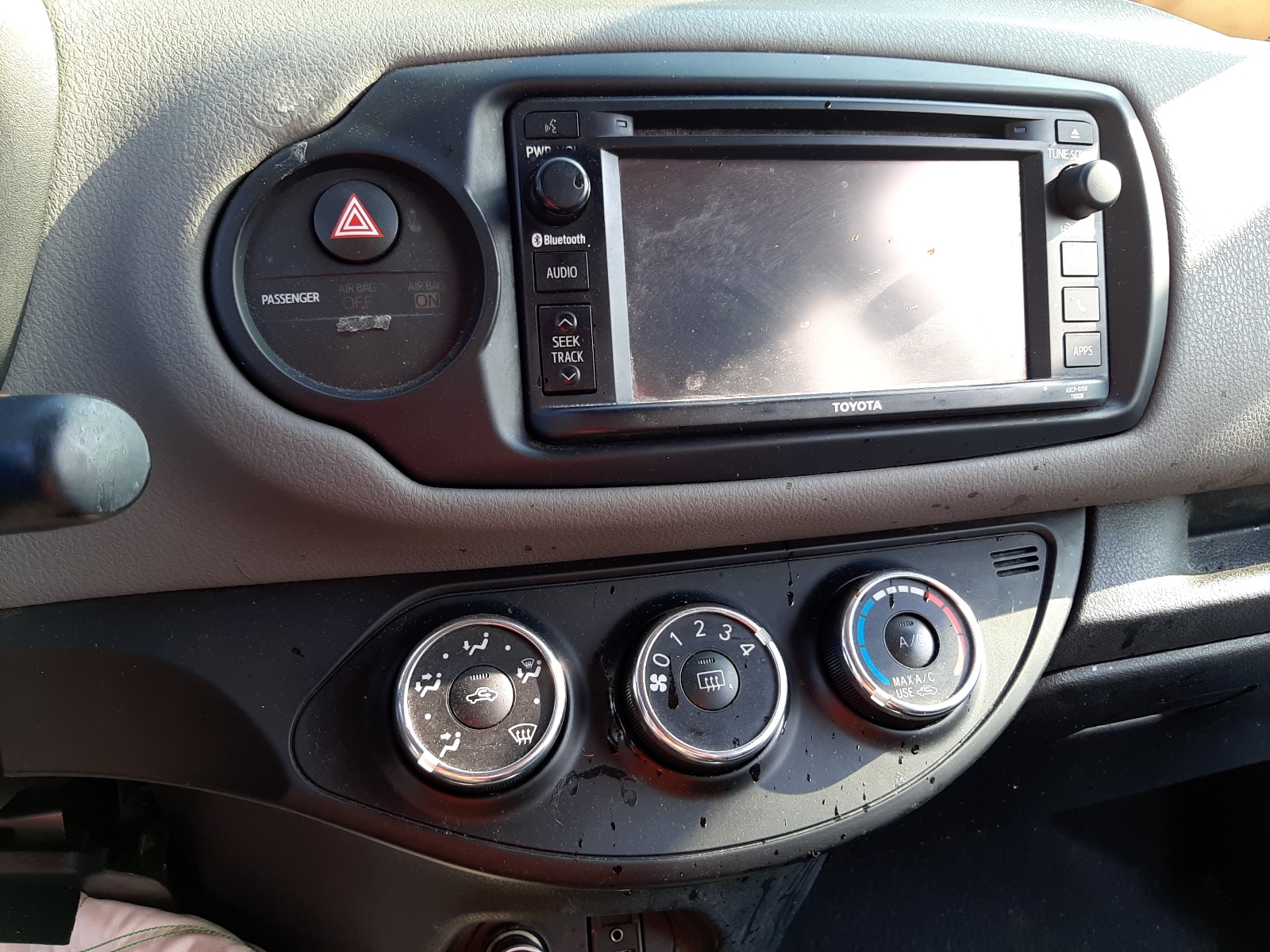 Photo 9 from auction – 2015 TOYOTA YARIS with VIN VNKKTUD39FA034864