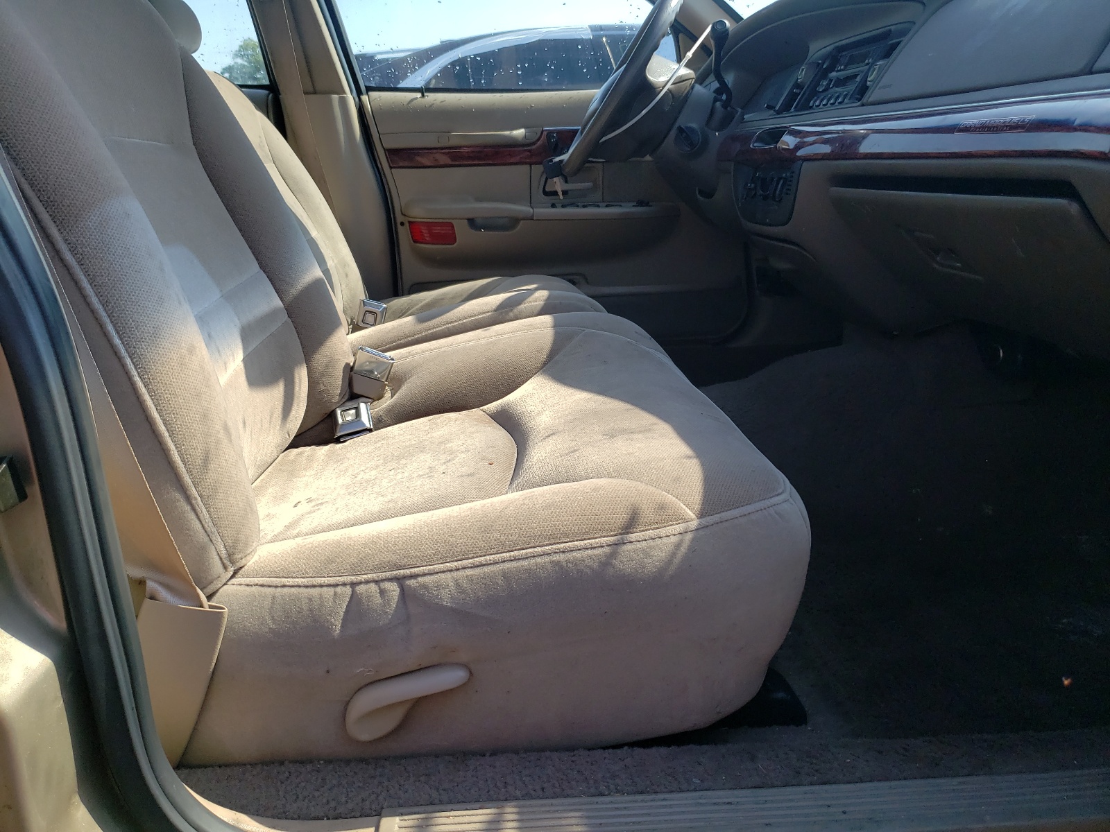 Photo 5 from auction – 2000 MERCURY GRAND MARQ with VIN 2MEFM75W8YX698745