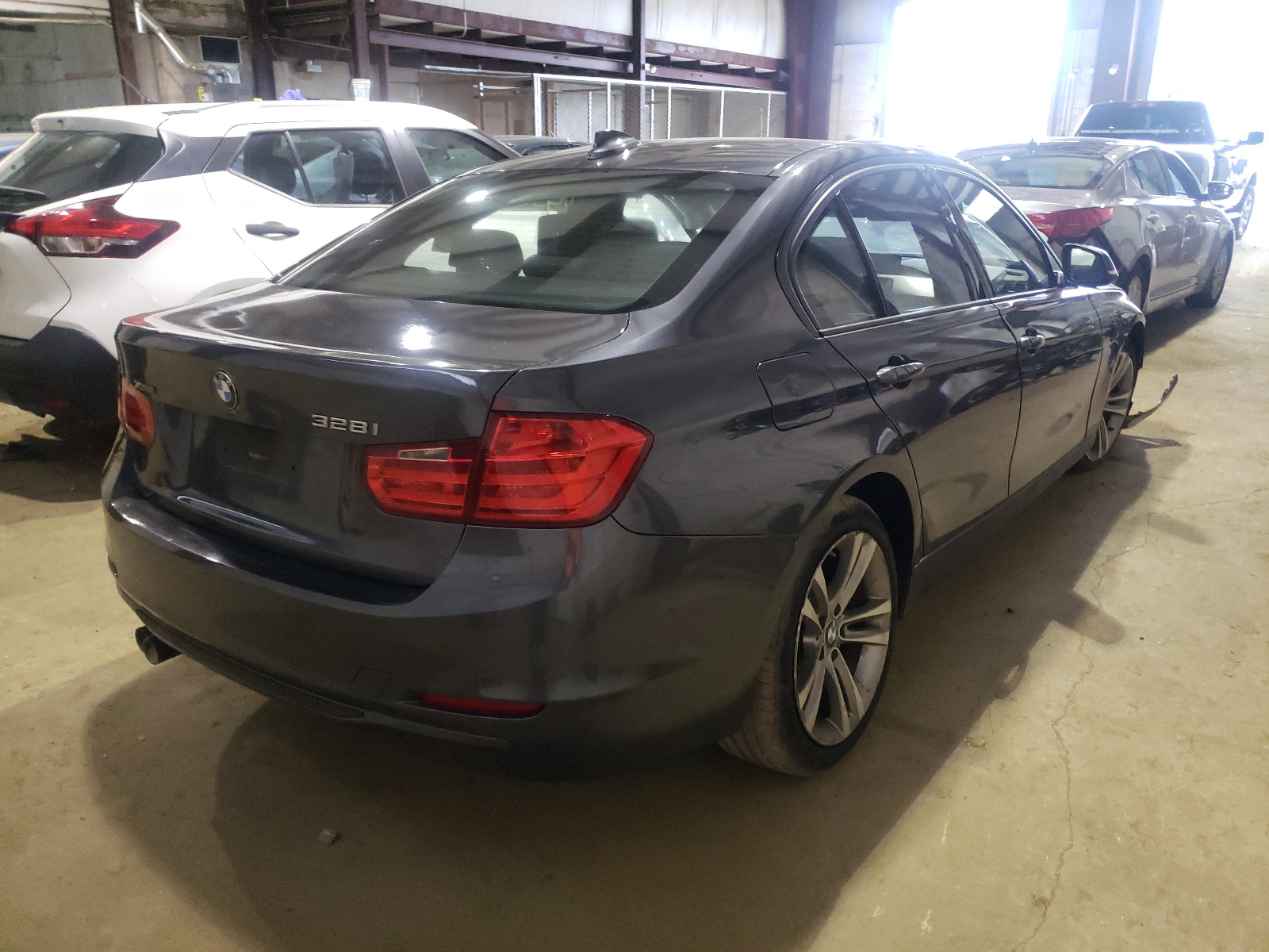 صورة رقم 4 من المزاد - 2013 BMW 328 XI مع VIN WBA3B3C54DF533114