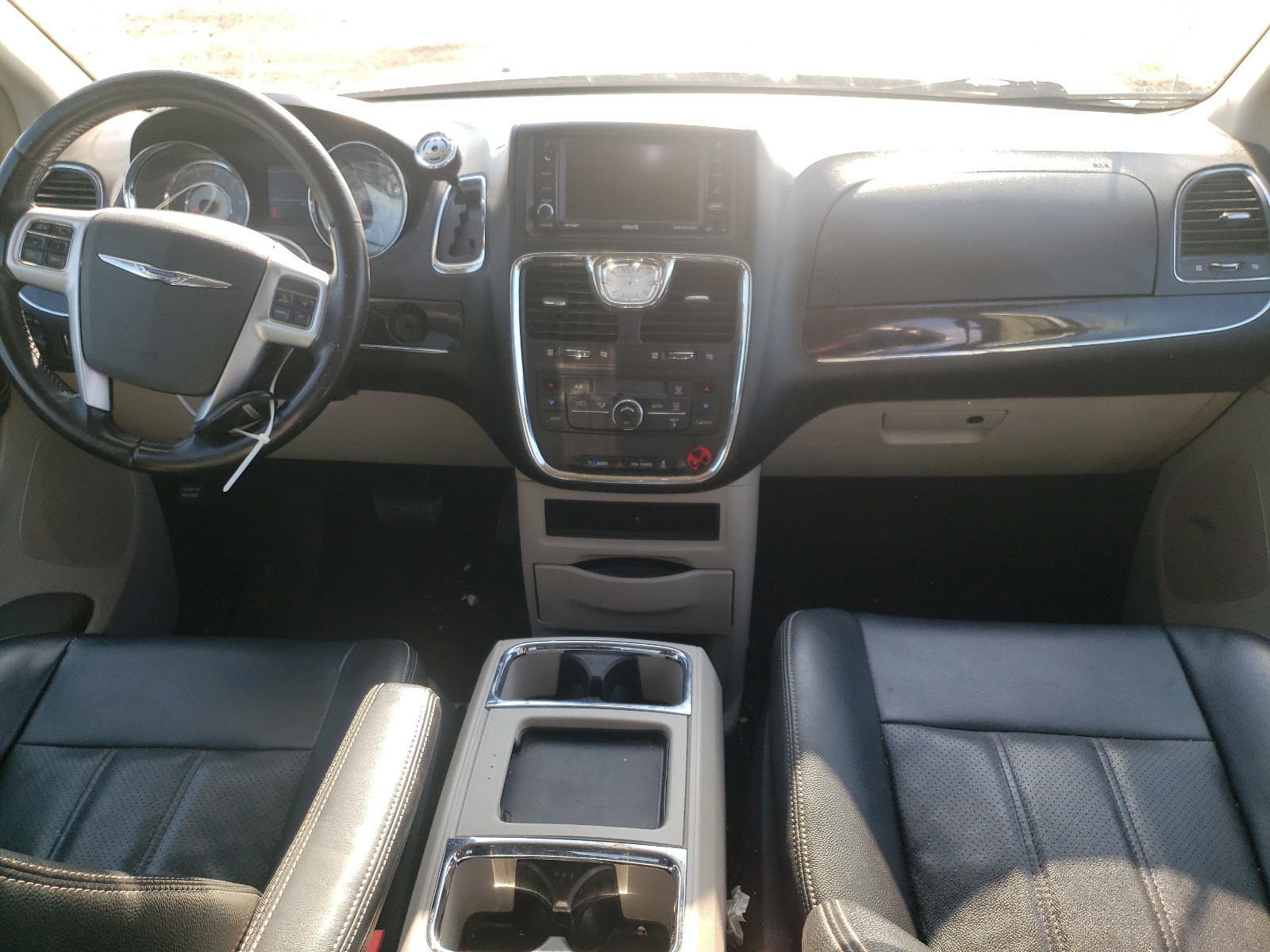 Photo 9 from auction – 2012 CHRYSLER TOWN & COU with VIN 2C4RC1BG2CR192093
