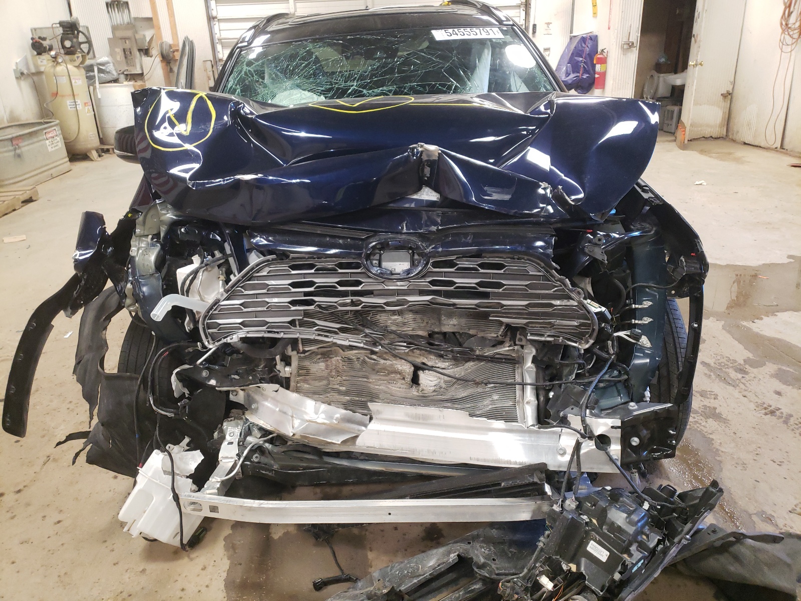 Photo 7 from auction – 2020 TOYOTA RAV4 XSE with VIN 2T3EWRFVXLW074005