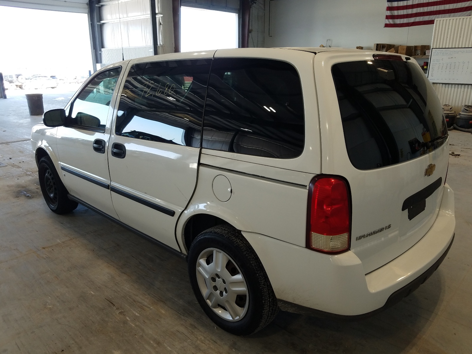 Photo 3 from auction – 2006 CHEVROLET UPLANDER L with VIN 1GNDU23L96D219104