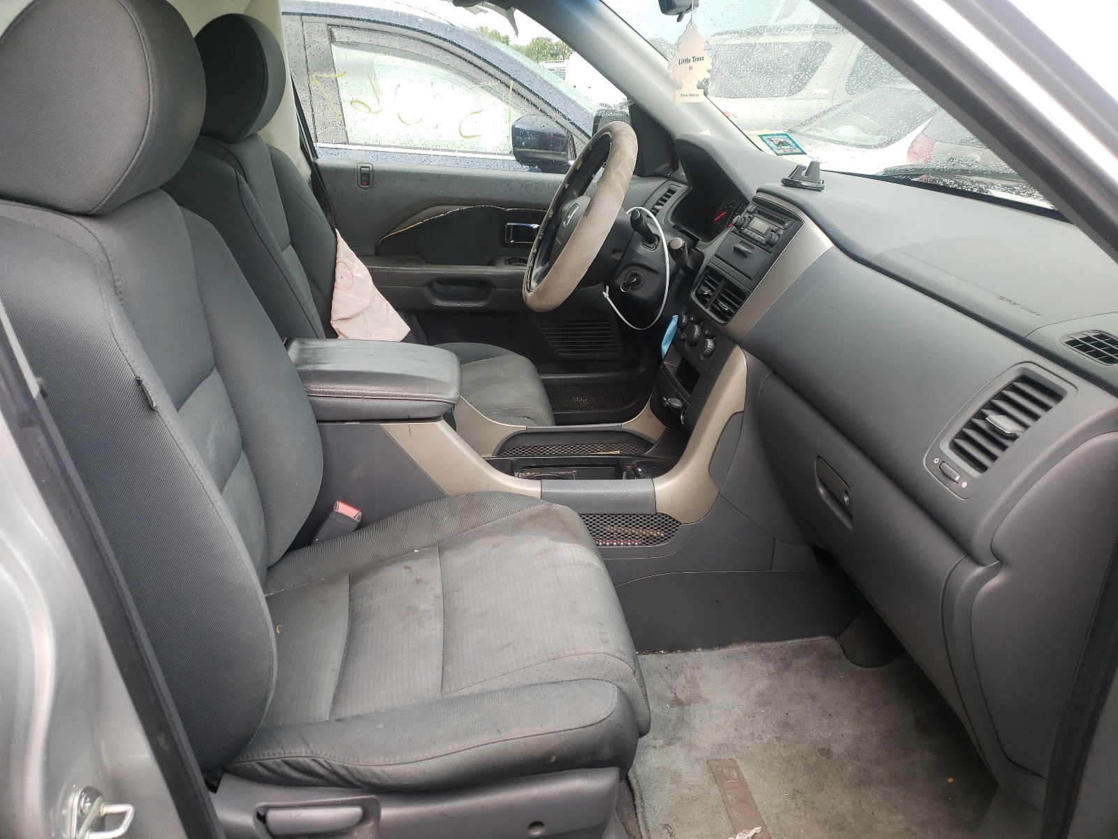 Photo 5 from auction – 2006 HONDA PILOT LX with VIN 2HKYF18106H552940