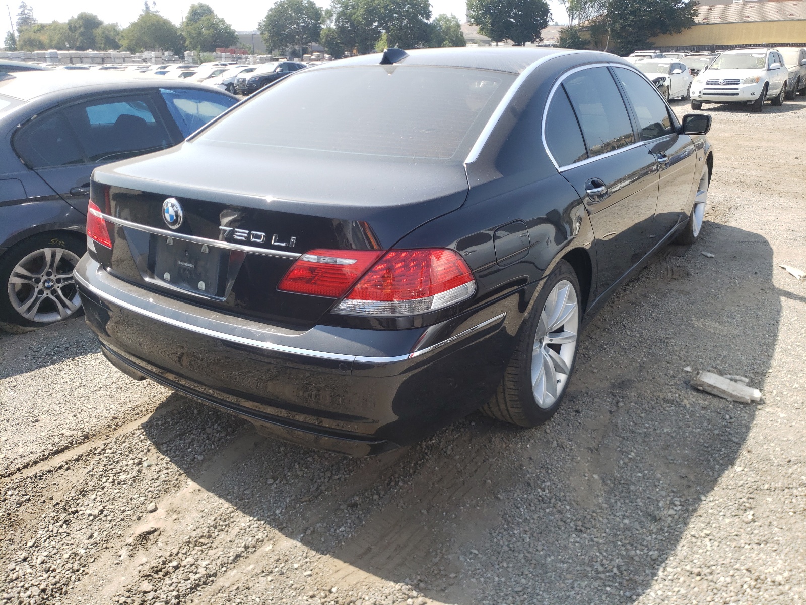 Photo 4 from auction – 2007 BMW 750 with VIN WBAHN83547DT65937