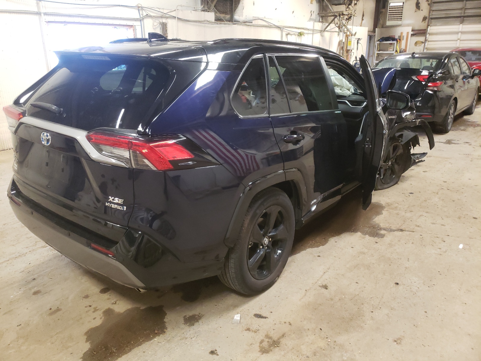Photo 4 from auction – 2020 TOYOTA RAV4 XSE with VIN 2T3EWRFVXLW074005