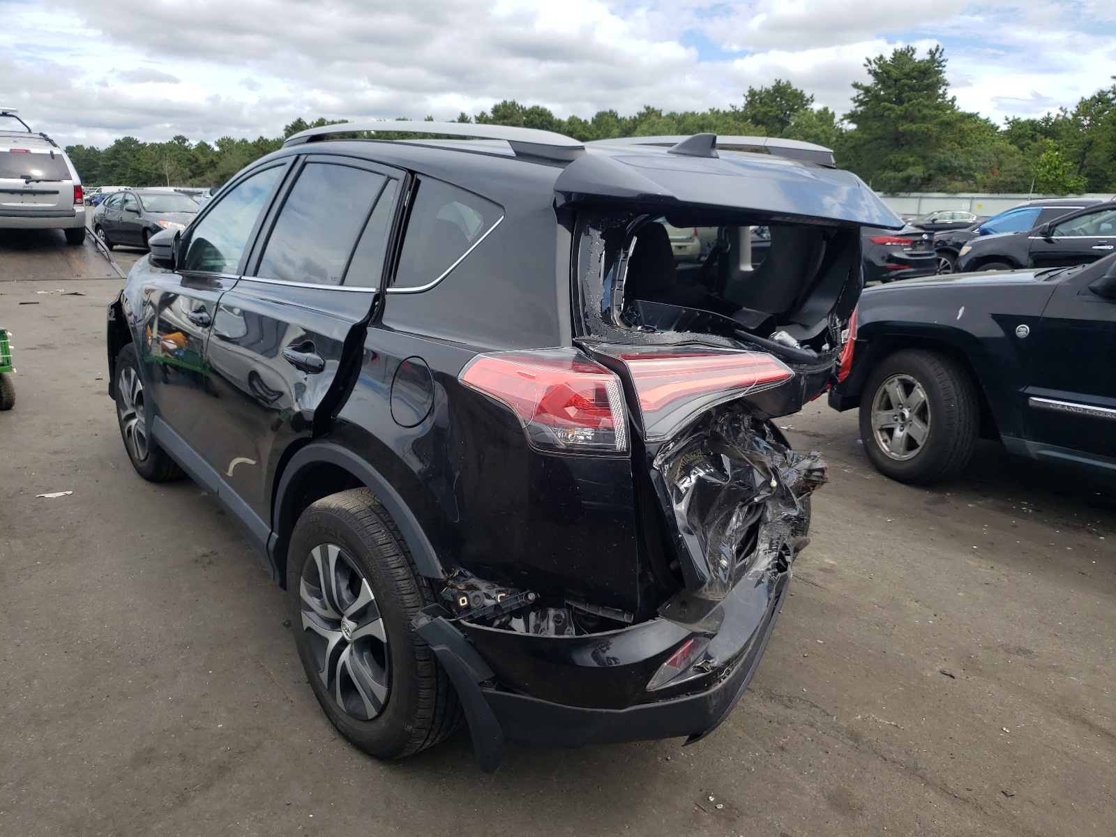 Photo 3 from auction – 2018 TOYOTA RAV4 LE with VIN 2T3BFREV8JW805774