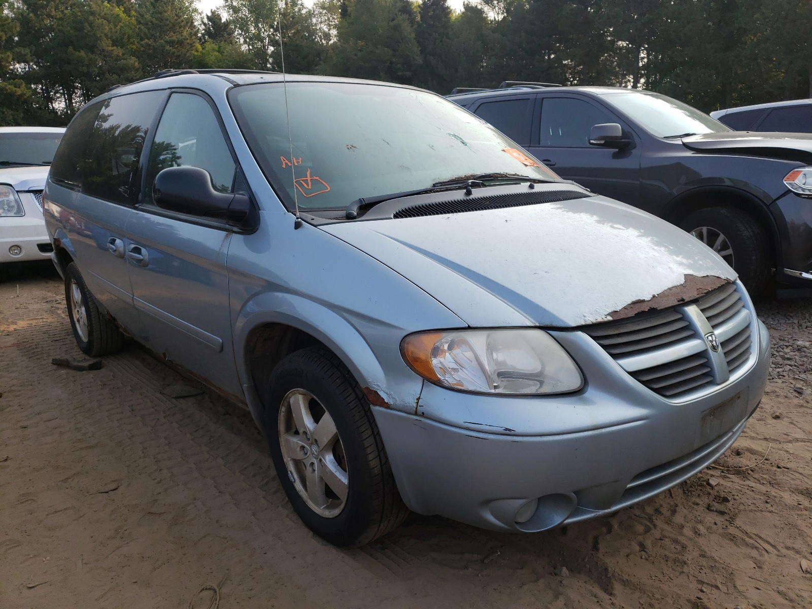 DODGE GRAND CARA 2006 with VIN 2D4GP44L06R883573 - Photo from auction