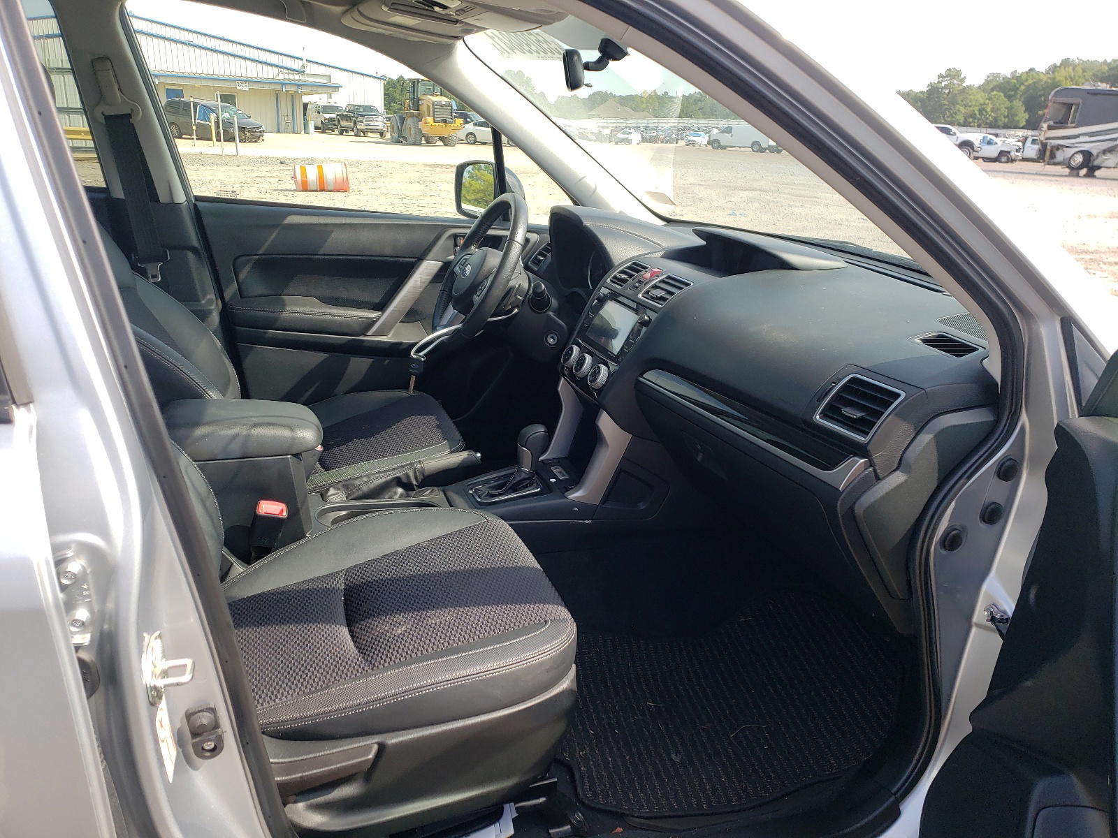 Photo 5 from auction – 2018 SUBARU FORESTER 2 with VIN JF2SJAECXJH506132