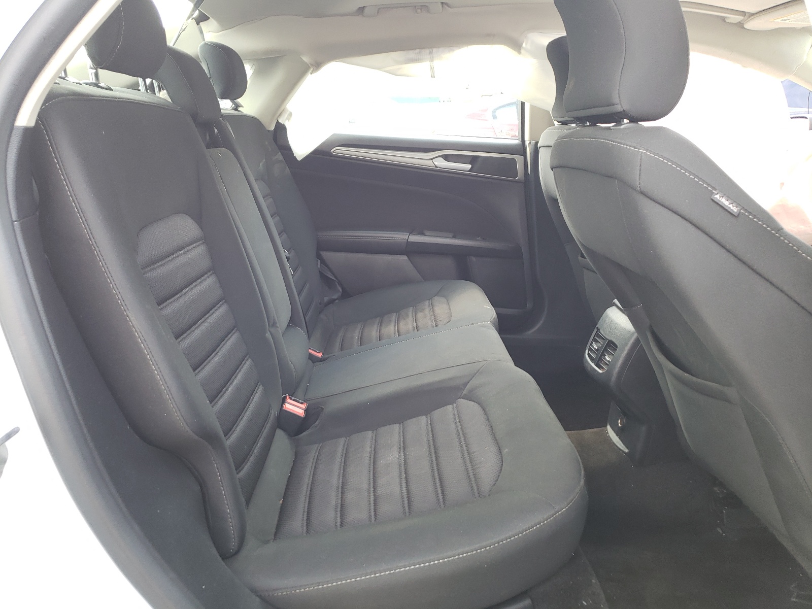 Photo 6 from auction – 2018 FORD FUSION SE with VIN 3FA6P0LU4JR242186