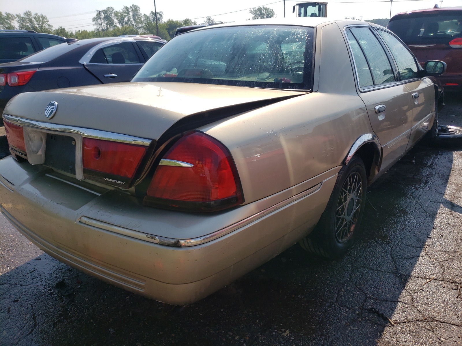 Photo 4 from auction – 2000 MERCURY GRAND MARQ with VIN 2MEFM75W8YX698745