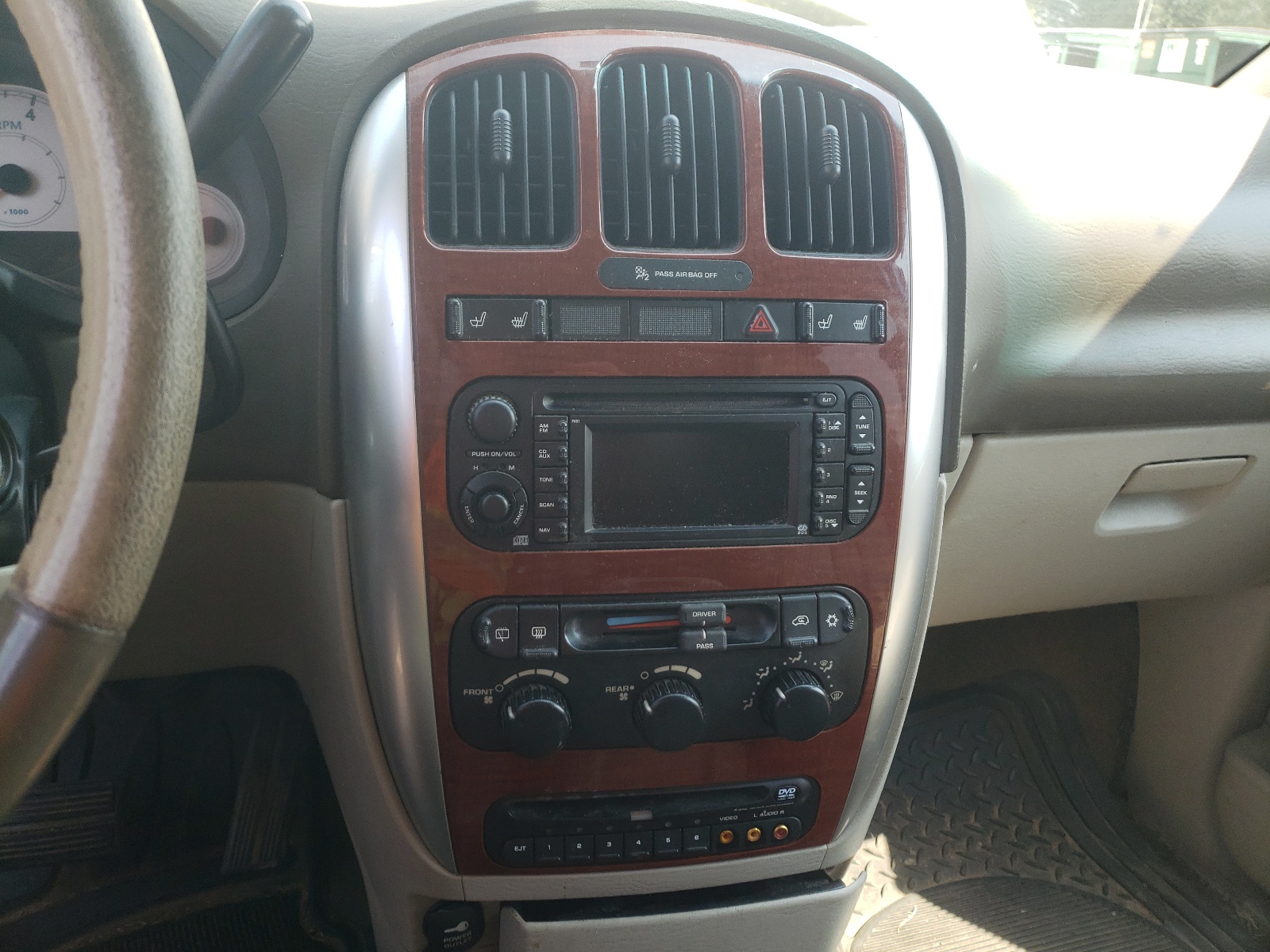 Photo 9 from auction – 2007 CHRYSLER TOWN & COU with VIN 2A4GP54L87R192483