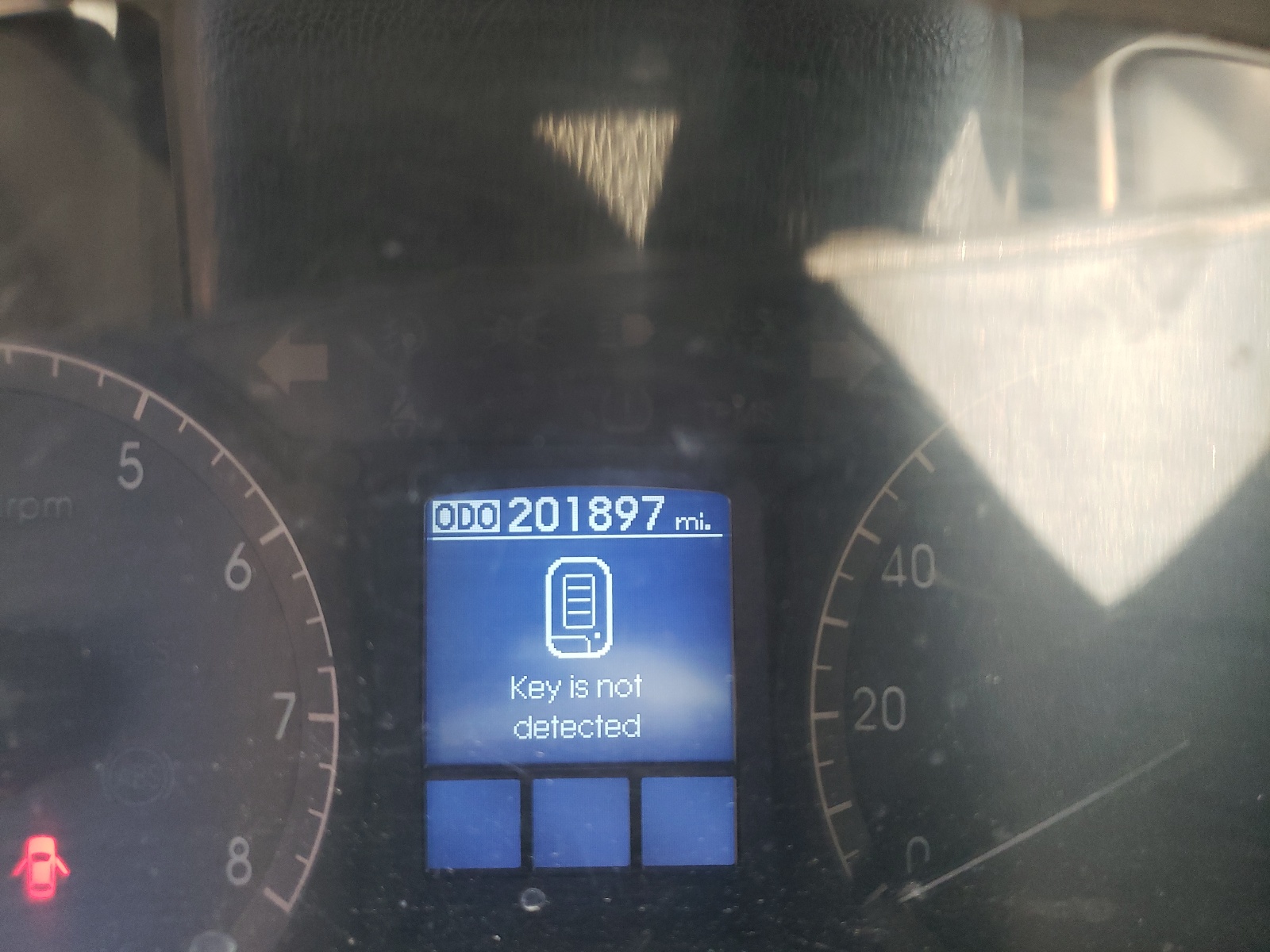 Photo 8 from auction – 2009 HYUNDAI GENESIS 4. with VIN KMHGC46F79U047018