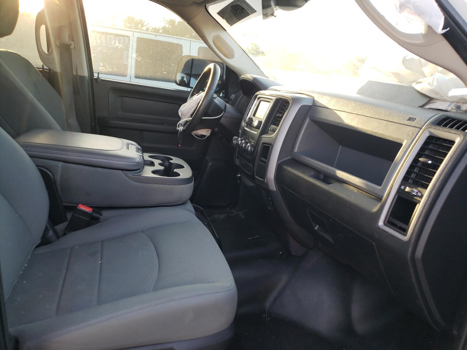 Photo 5 from auction – 2015 RAM 1500 ST with VIN 1C6RR7KM2FS737162