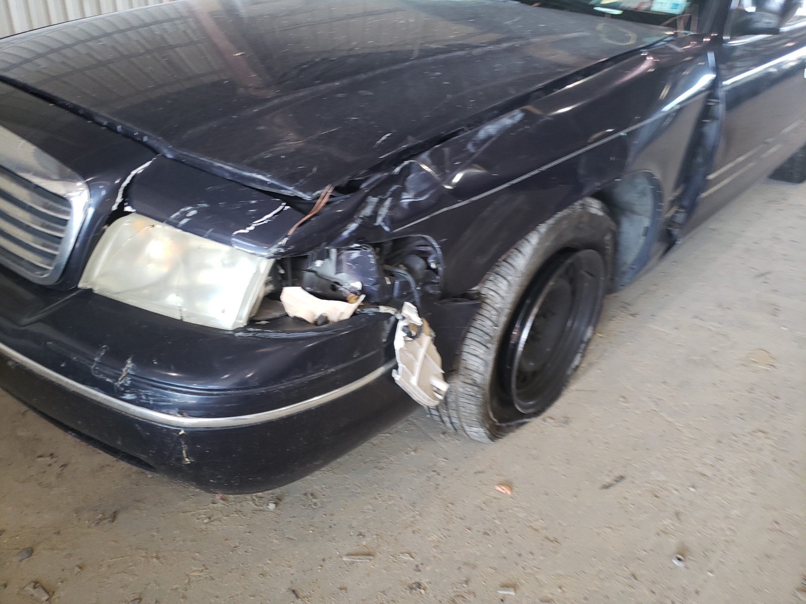 Photo 9 from auction – 1999 FORD CROWN VICT with VIN 2FAFP73W9XX154514
