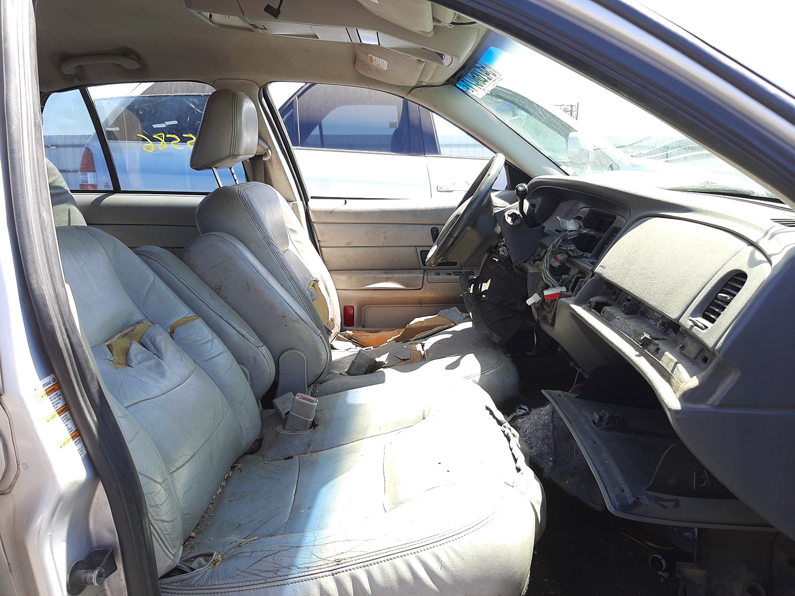 Photo 5 from auction – 2003 FORD CROWN VICT with VIN 2FAHP74W03X124495