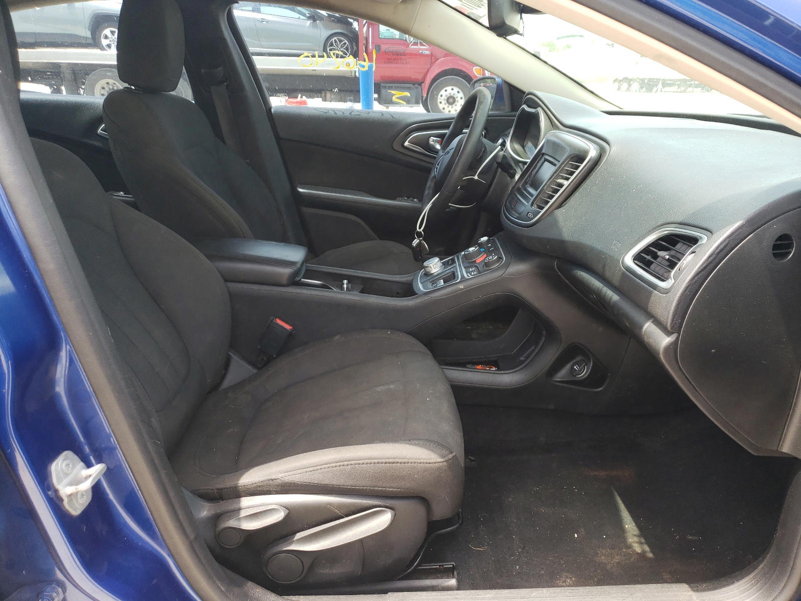 Photo 5 from auction – 2016 CHRYSLER 200 LIMITE with VIN 1C3CCCABXGN117267