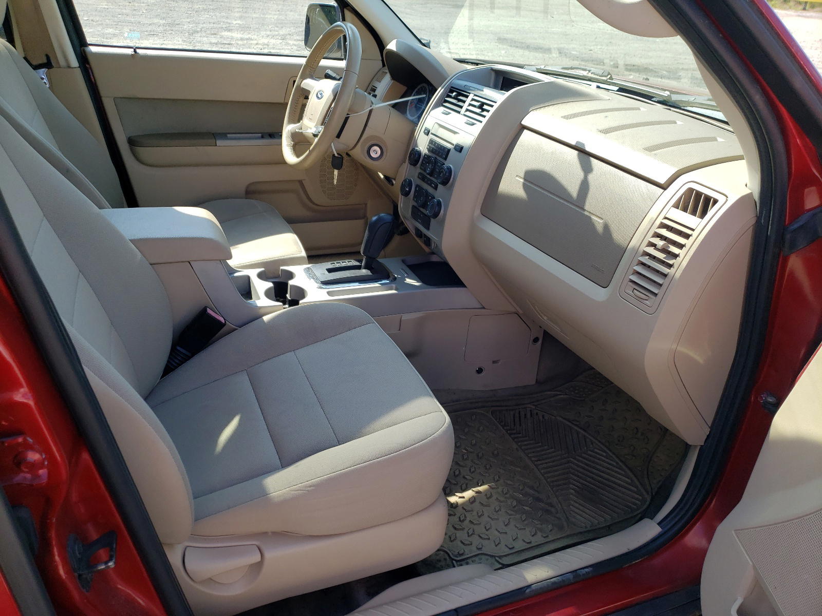 Photo 5 from auction – 2010 FORD ESCAPE with VIN 1FMCU9D71AKD16215
