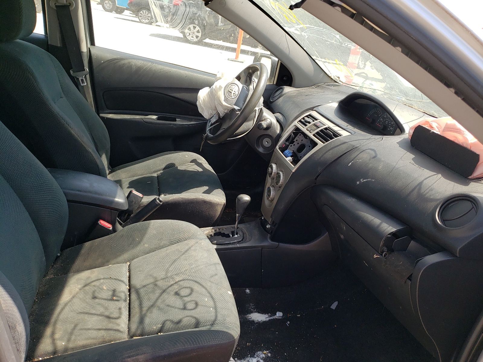 Photo 5 from auction – 2011 TOYOTA YARIS with VIN JTDBT4K30B1403746