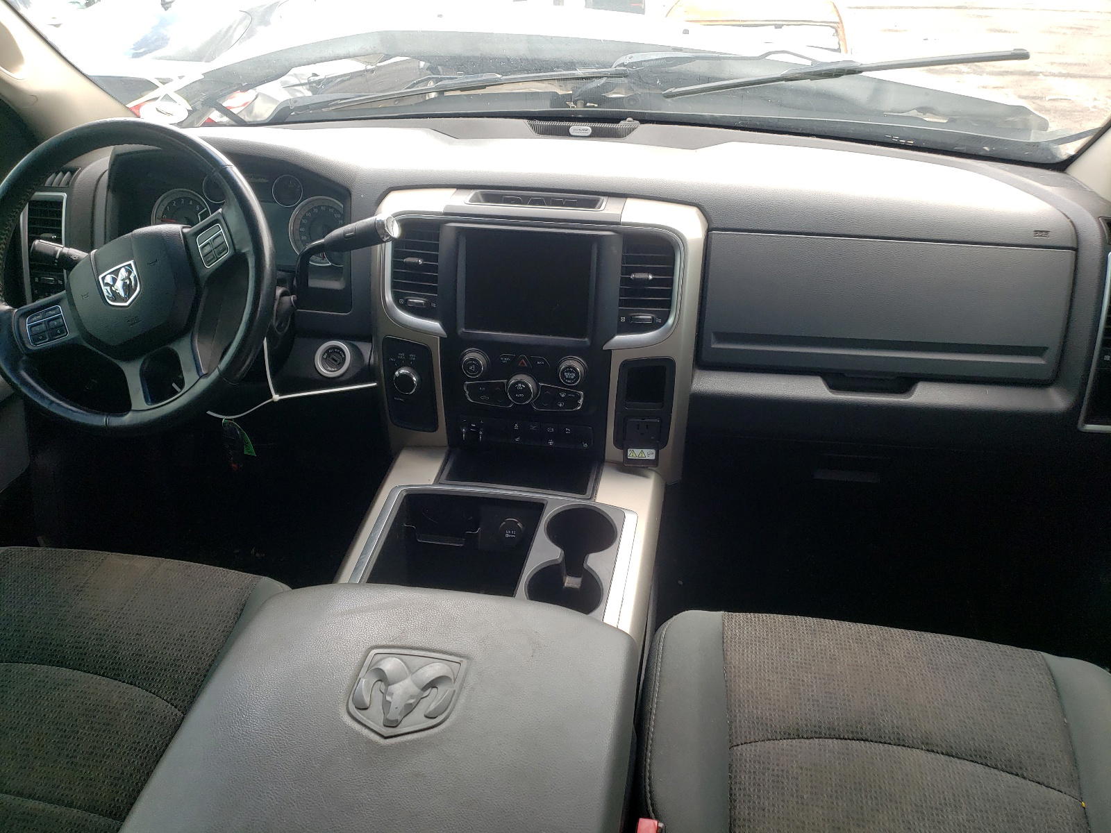 Photo 9 from auction – 2015 RAM 2500 SLT with VIN 3C6UR5DL2FG663302